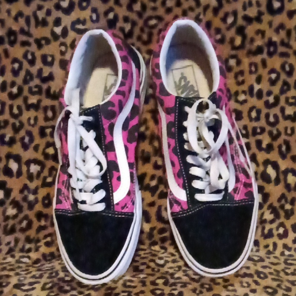 Stylish Pink and Black Women's Sneakers